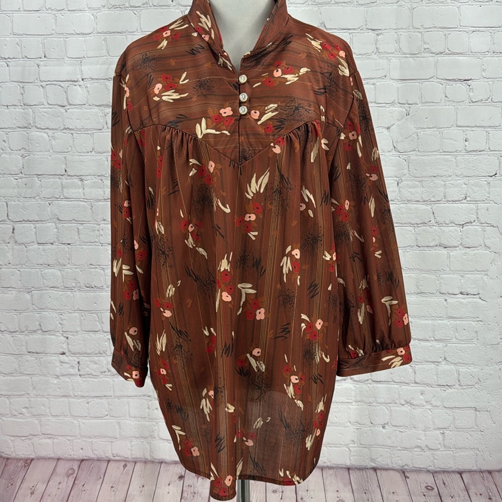 Pretty Tops Size L/XL. Light weight 100% polyester. Fall colors.